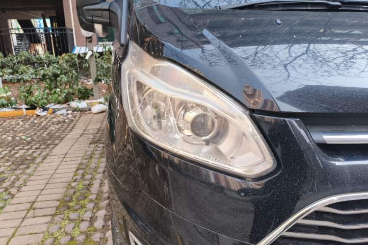 Used Ford Tourneo Custom 2016 2.0T Manual Elite Version Right Front Headlight