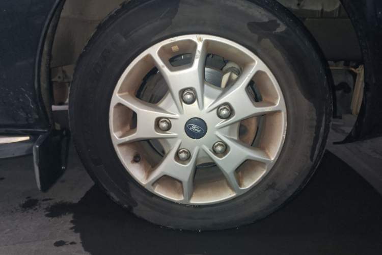 Used Ford Tourneo Custom 2016 2.0T Manual Elite Edition Right Front Wheel Hub