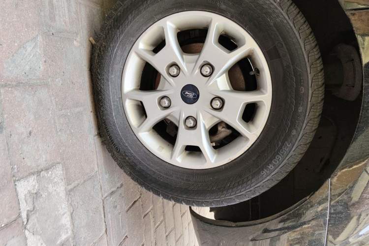 Used Ford Tourneo Custom 2016 2.0T Manual Elite Edition Right Front Wheel Hub