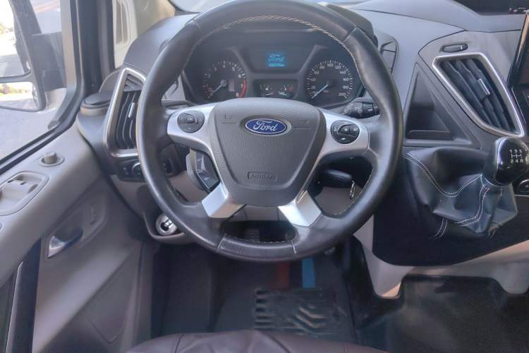 Used Ford Tourneo Custom 2016 2.0T Manual Elite Version Steering Wheel