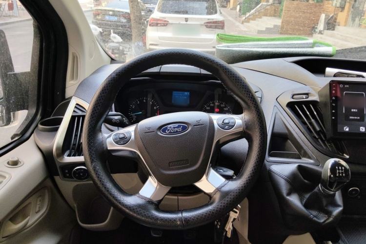 Used Ford Tourneo Custom 2016 2.0T Manual Elite Edition Steering Wheel