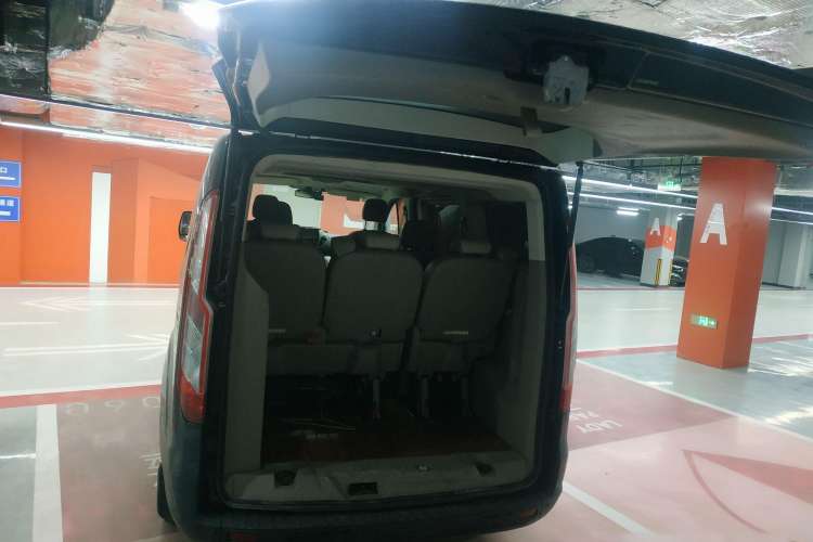 Used Ford Tourneo Custom 2016 2.0T Manual Elite Version Trunk