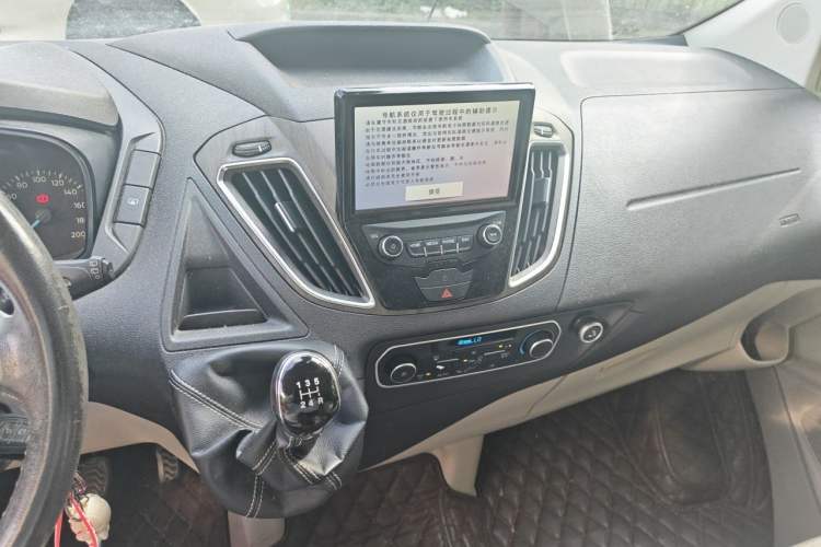 Used Ford Tourneo Custom 2016 2.0T Manual Elite Version Audio And AC Panel