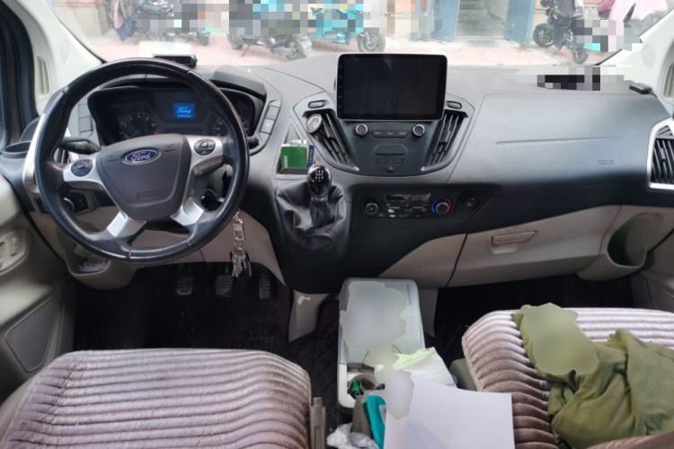 Used Ford Tourneo Custom 2016 2.0T Manual Elite Edition Center Console