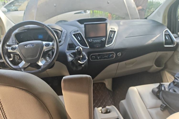 Used Ford Tourneo Custom 2016 2.0T Manual Elite Version Center Console