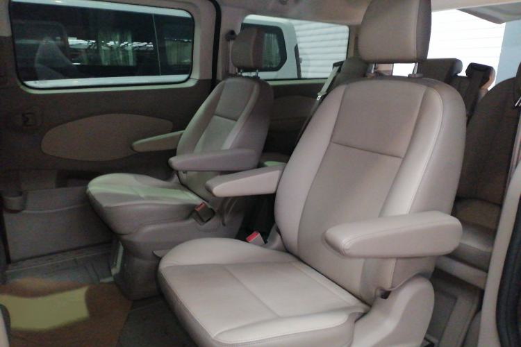 Used Ford Tourneo Custom 2016 2.0T Manual Elite Version Interior 4