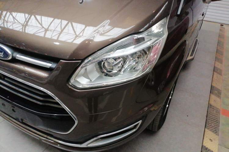Used Ford Tourneo Custom 2016 2.0T Manual Elite Version Left Front Headlight