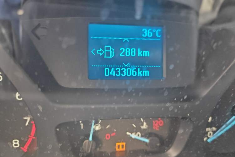 Used Ford Tourneo Custom 2016 2.0T Manual Elite Version Odometer Close Up