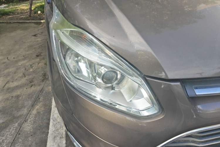 Used Ford Tourneo Custom 2016 2.0T Manual Elite Version Right Front Headlight
