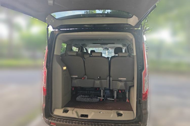 Used Ford Tourneo Custom 2016 2.0T Manual Elite Version Trunk