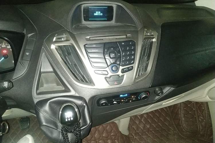 Used Ford Tourneo Custom 2016 2.0T Manual Elite Edition Audio And AC Panel