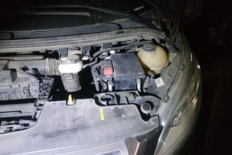 Used Ford Tourneo Custom 2016 2.0T Manual Elite Edition Engine Bay Left