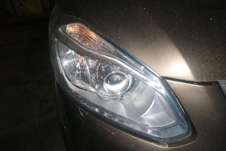 Used Ford Tourneo Custom 2016 2.0T Manual Elite Edition Right Front Headlight