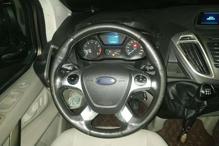 Used Ford Tourneo Custom 2016 2.0T Manual Elite Edition Steering Wheel