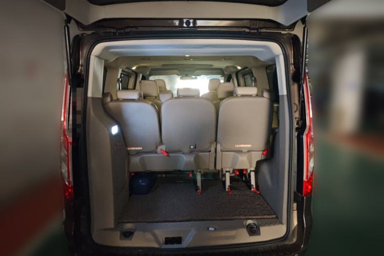 Used Ford Tourneo Custom 2016 2.0T Manual Elite Version Trunk