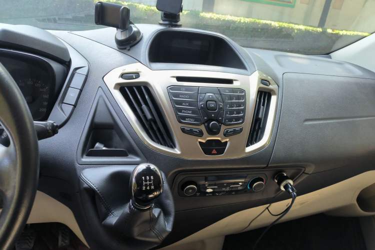 Used Ford Tourneo Custom 2016 2.0T Manual Elite Edition Audio And AC Panel