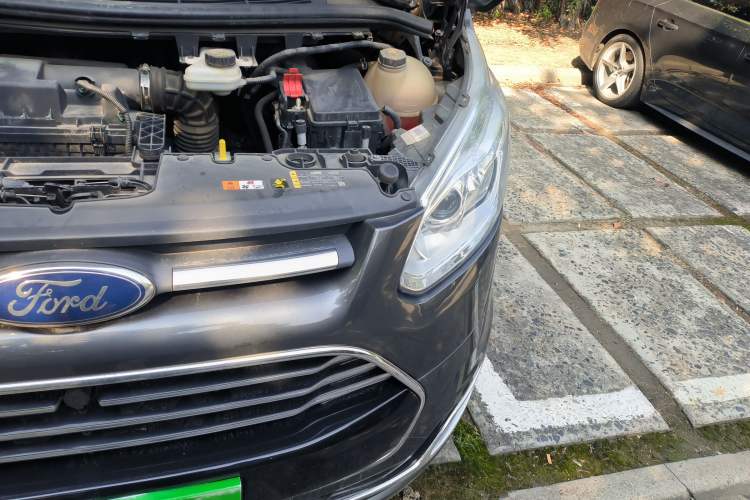Used Ford Tourneo Custom 2016 2.0T Manual Elite Edition Engine Bay Left