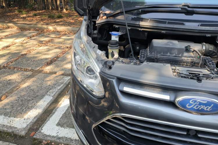Used Ford Tourneo Custom 2016 2.0T Manual Elite Edition Engine Bay Right