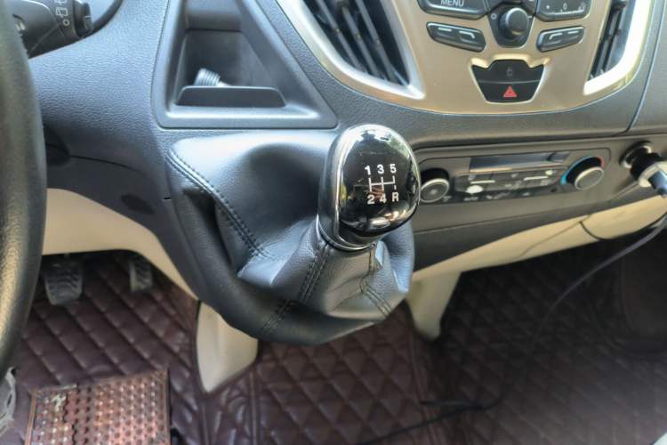 Used Ford Tourneo Custom 2016 2.0T Manual Elite Edition Gear Lever