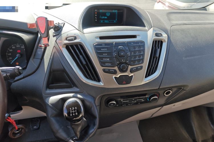 Used Ford Tourneo Custom 2016 2.0T Manual Elite Edition Audio And AC Panel