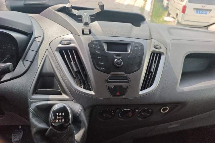 Used Ford Tourneo Custom 2016 2.0T Manual Elite Edition Audio And AC Panel