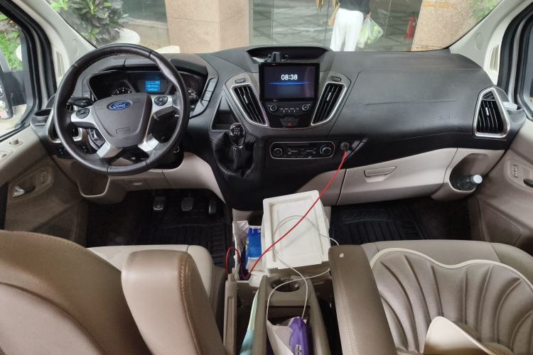 Used Ford Tourneo Custom 2016 2.0T Manual Elite Version Center Console