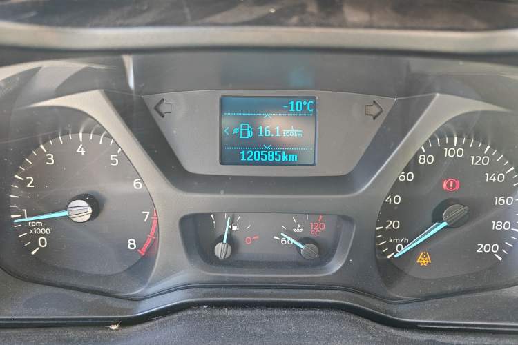 Used Ford Tourneo Custom 2016 2.0T Manual Elite Edition Odometer Close Up