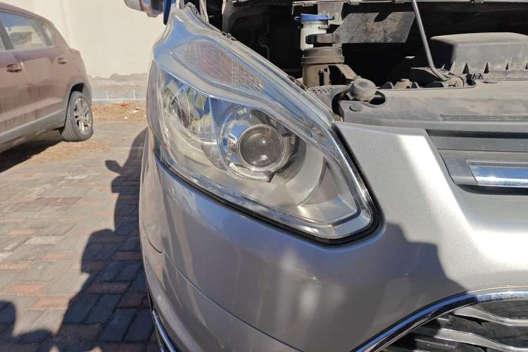 Used Ford Tourneo Custom 2016 2.0T Manual Elite Edition Right Front Headlight