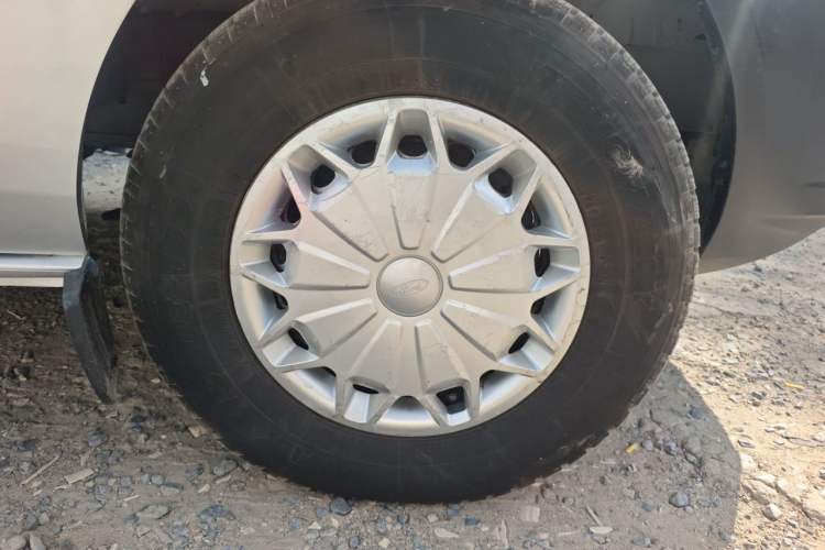 Used Ford Tourneo Custom 2016 2.0T Manual Elite Edition Right Front Wheel Hub