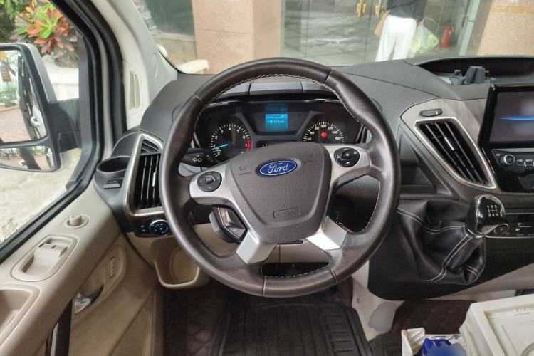 Used Ford Tourneo Custom 2016 2.0T Manual Elite Version Steering Wheel
