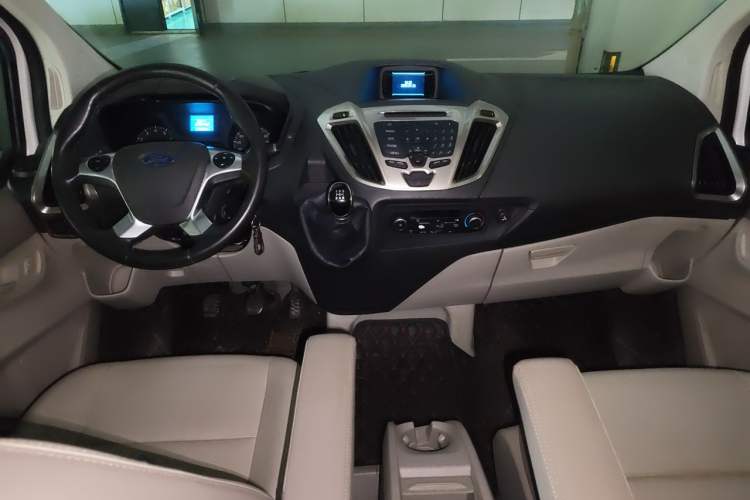 Used Ford Tourneo Custom 2016 2.0T Manual Elite Edition Center Console