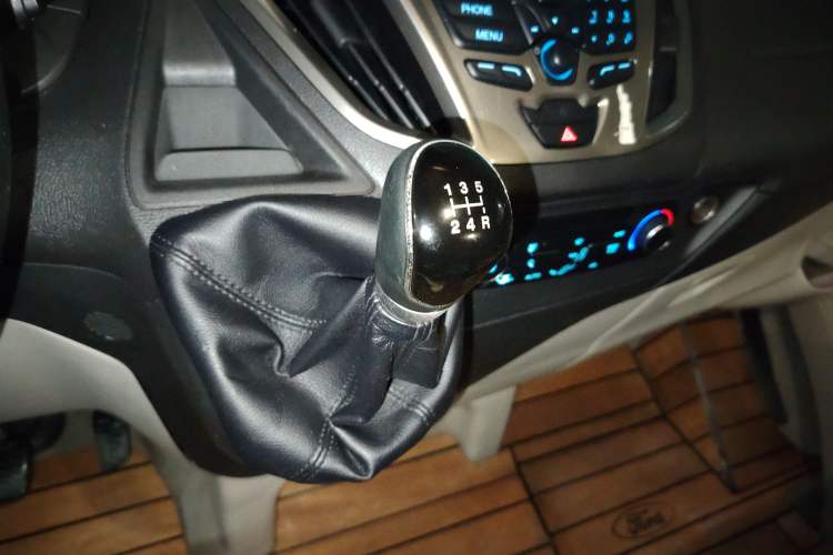 Used Ford Tourneo Custom 2016 2.0T Manual Elite Edition Gear Lever