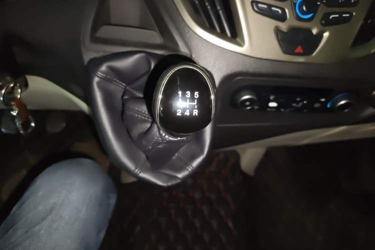 Used Ford Tourneo Custom 2016 2.0T Manual Elite Edition Gear Lever
