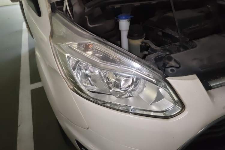 Used Ford Tourneo Custom 2016 2.0T Manual Elite Edition Right Front Headlight