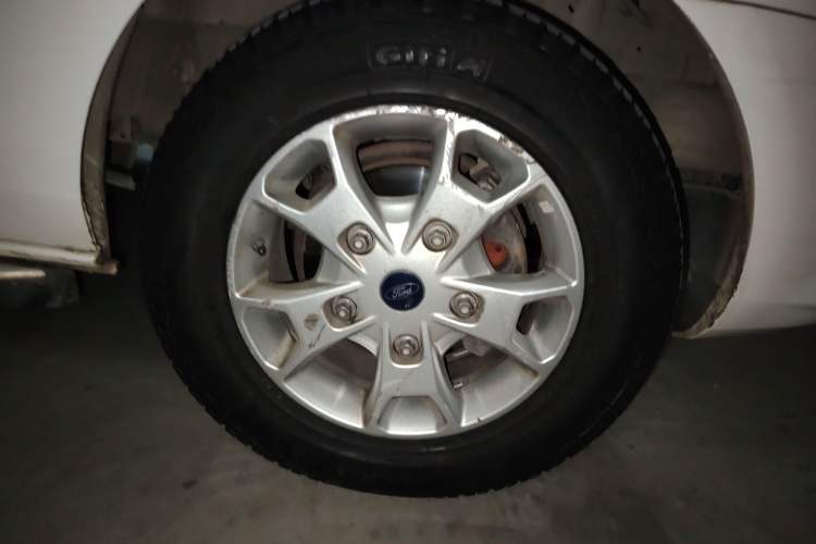 Used Ford Tourneo Custom 2016 2.0T Manual Elite Edition Right Front Wheel Hub