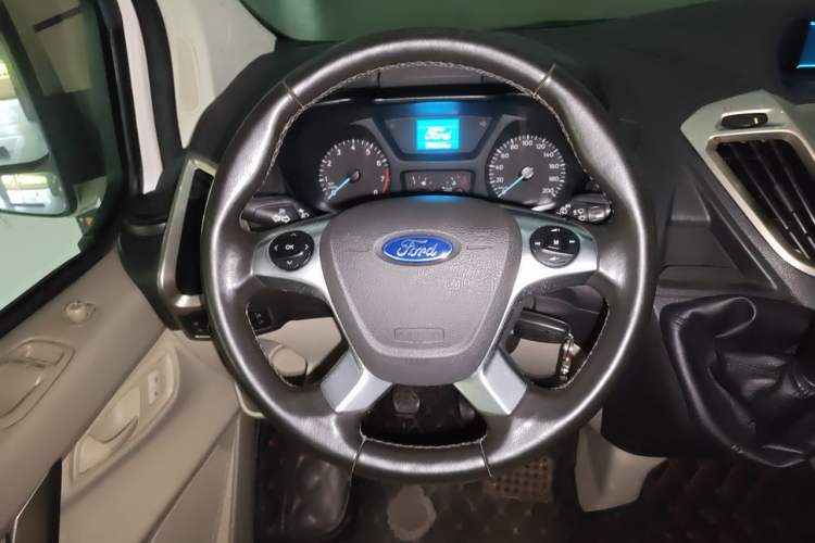 Used Ford Tourneo Custom 2016 2.0T Manual Elite Edition Steering Wheel