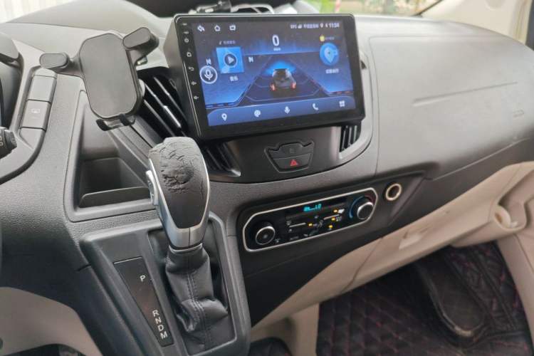Used Ford Tourneo Custom 2017 2.0T Automatic Elite Version Audio And AC Panel