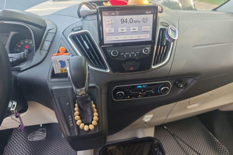 Used Ford Tourneo Custom 2017 2.0T Automatic Elite Edition Audio And AC Panel