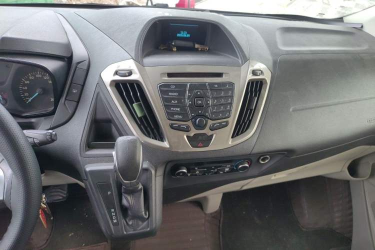 Used Ford Tourneo Custom 2017 2.0T Automatic Elite Edition Audio And AC Panel