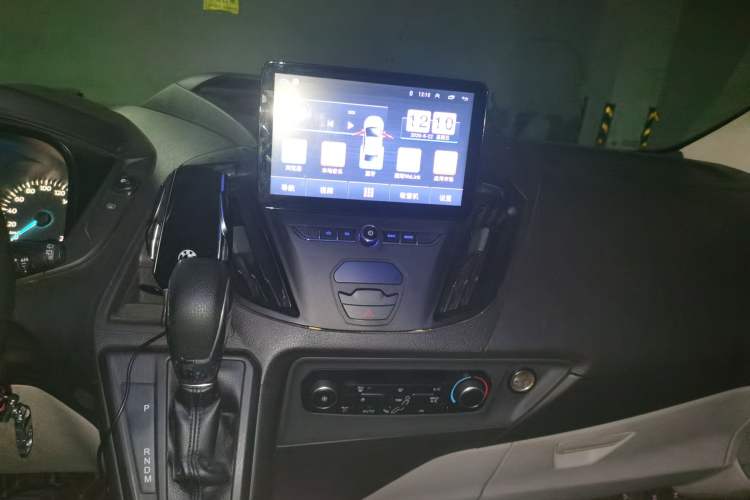 Used Ford Tourneo Custom 2017 2.0T Automatic Elite Edition Audio And AC Panel