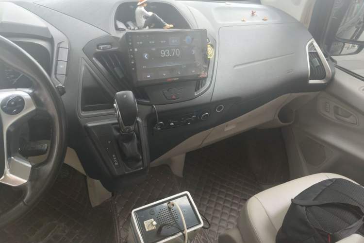 Used Ford Tourneo Custom 2017 2.0T Automatic Elite Edition Audio And AC Panel