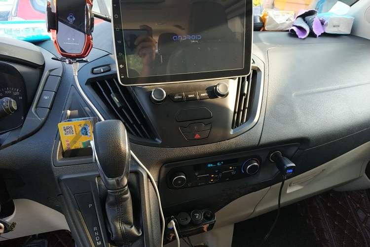 Used Ford Tourneo Custom 2017 2.0T Automatic Elite Edition Audio And AC Panel