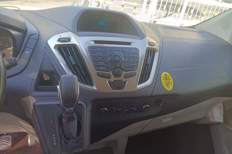 Used Ford Tourneo Custom 2017 2.0T Automatic Elite Version Audio And AC Panel