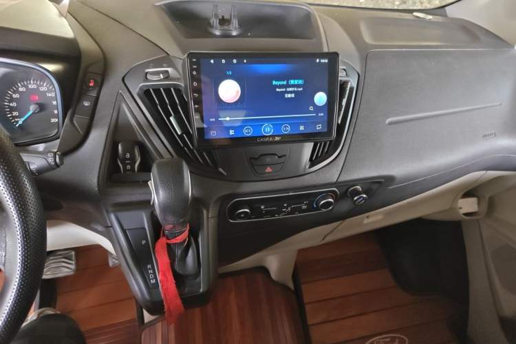 Used Ford Tourneo Custom 2017 2.0T Automatic Elite Version Audio And AC Panel