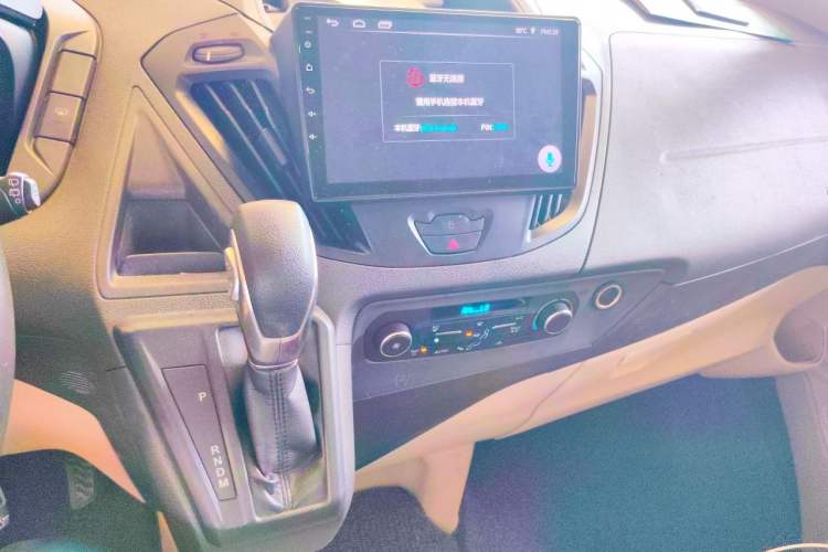 Used Ford Tourneo Custom 2017 2.0T Automatic Elite Edition Audio And AC Panel