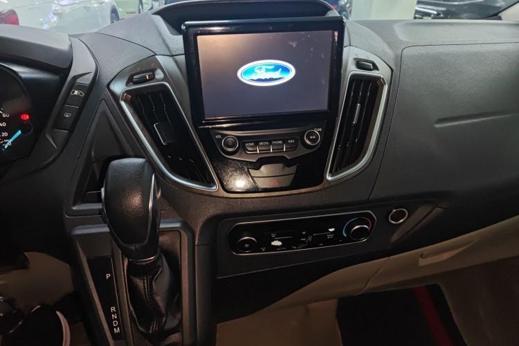 Used Ford Tourneo Custom 2017 2.0T Automatic Business Class Version Audio And AC Panel