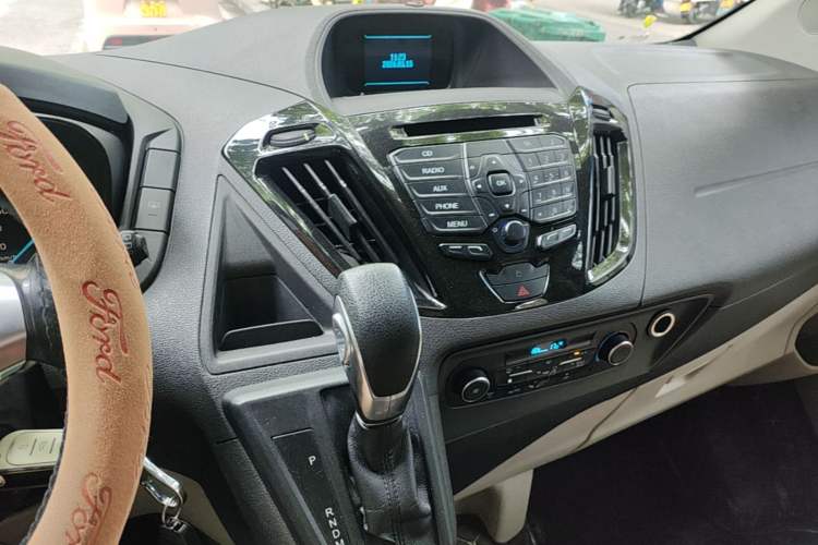 Used Ford Tourneo Custom 2017 2.0T Automatic Elite Edition Audio And AC Panel
