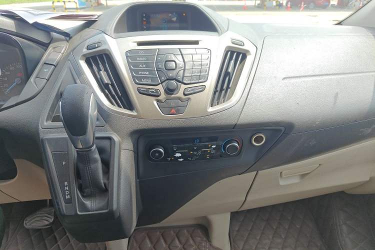 Used Ford Tourneo Custom 2017 2.0T Automatic Elite Edition Audio And AC Panel
