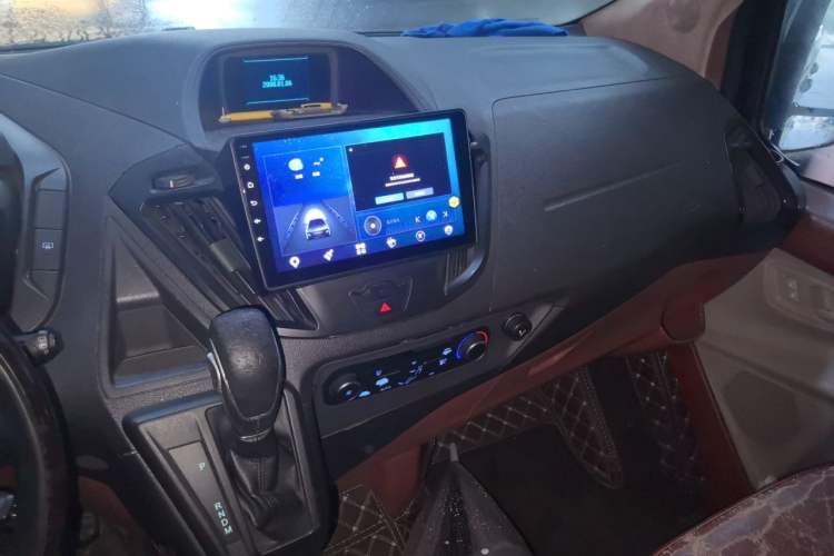 Used Ford Tourneo Custom 2017 2.0T Automatic Elite Edition Audio And AC Panel