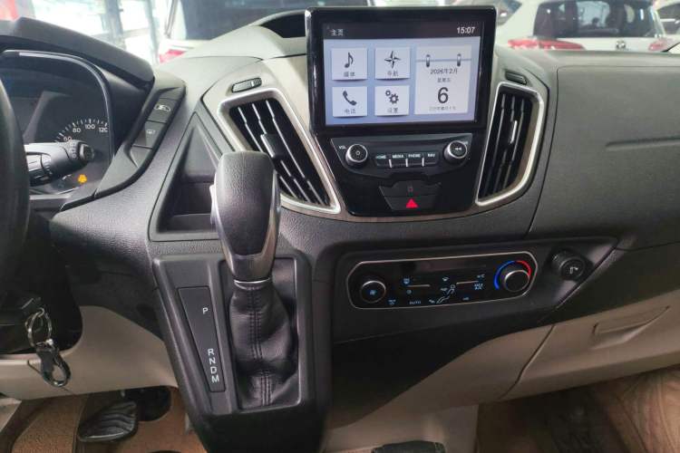 Used Ford Tourneo Custom 2017 2.0T Automatic Business Class Version Audio And AC Panel